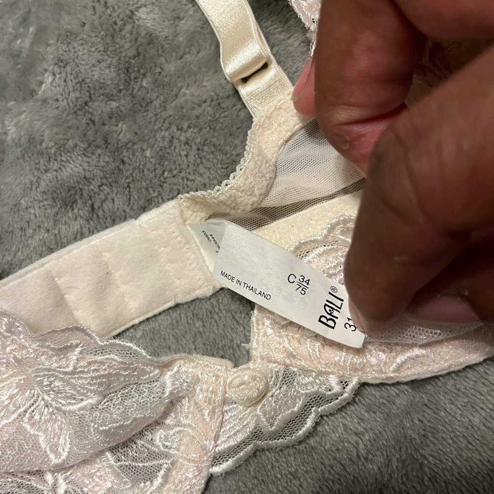 Bali full support Bra cream color, Sz. 34C - Picture 3 of 3